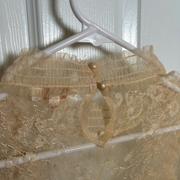 Vintage Lace Blouse - Picture 2 of 4